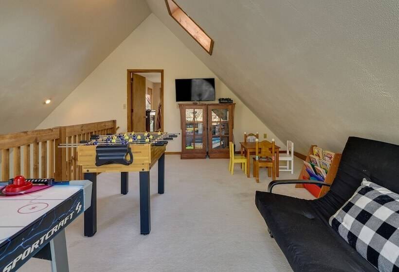 Tobyhanna Home W/ Game Room: 1 Mi To Lake Carobeth