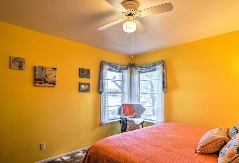 Tow Retreat On Lake Buchanan W/ Dock & Kayaks!