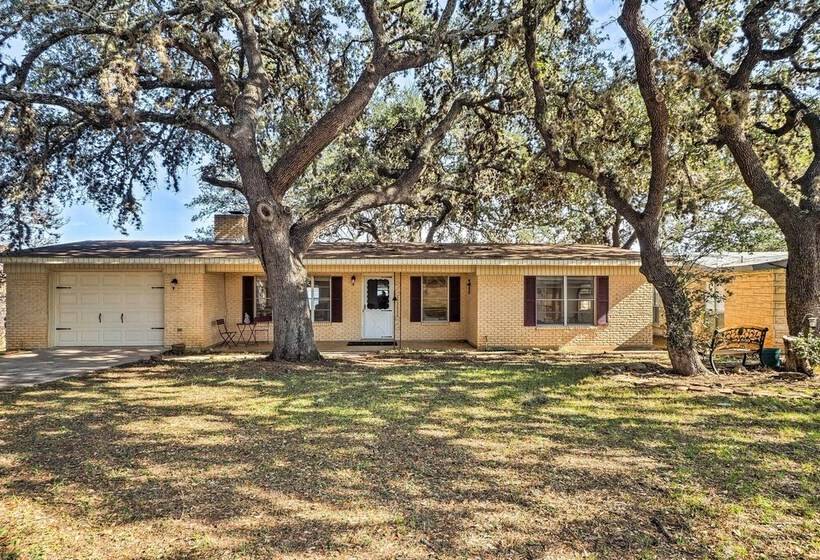 Tow Retreat On Lake Buchanan W/ Dock & Kayaks!
