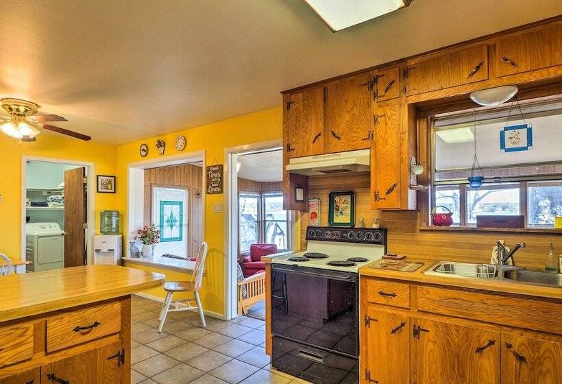 Tow Retreat On Lake Buchanan W/ Dock & Kayaks!