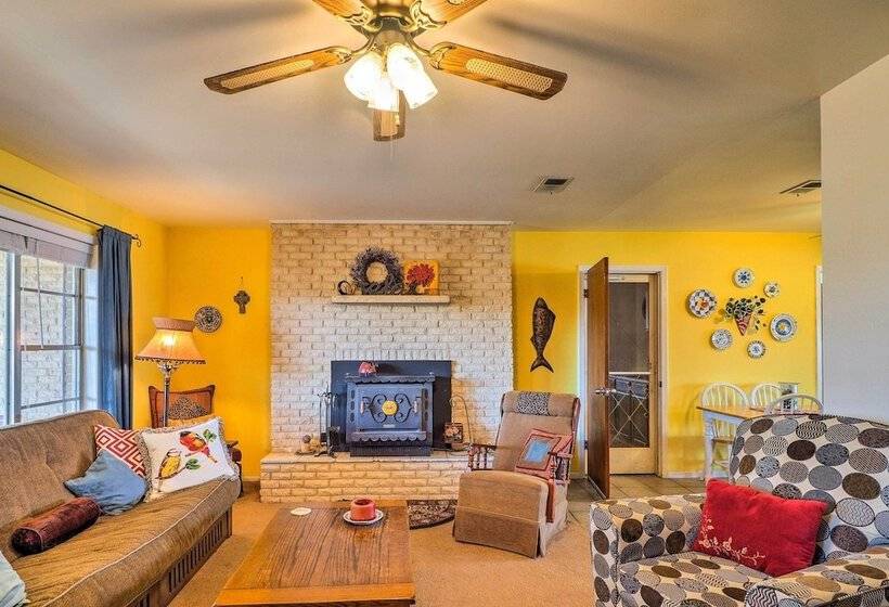 Tow Retreat On Lake Buchanan W/ Dock & Kayaks!