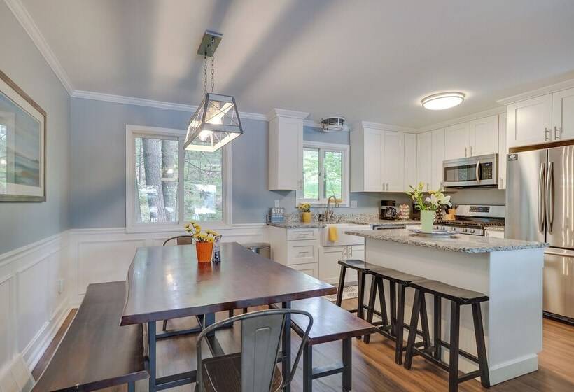 Traverse City Retreat W/ Deck & Lake Access