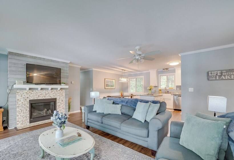 Traverse City Retreat W/ Deck & Lake Access