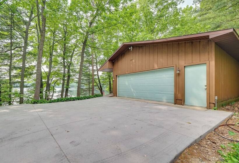 Traverse City Retreat W/ Deck & Lake Access