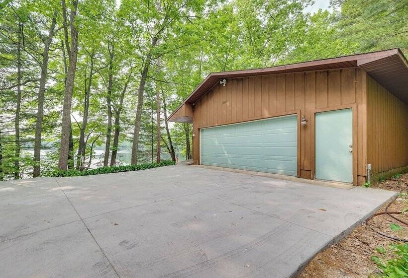 Traverse City Retreat W/ Deck & Lake Access