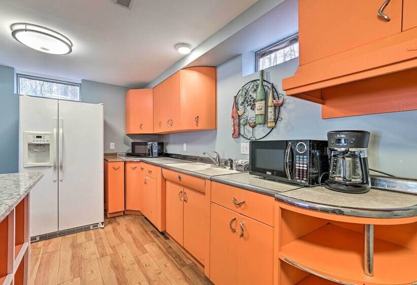 Traverse City Retreat W/ Deck & Lake Access