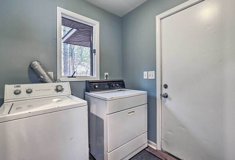 Traverse City Retreat W/ Deck & Lake Access