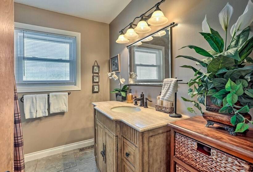 Tree Lined Lake Arrowhead Cabin, Near Trails!