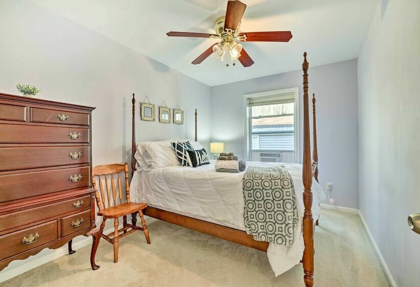 Tree Lined Pocono Lake Home W/ Hot Tub + Decks!