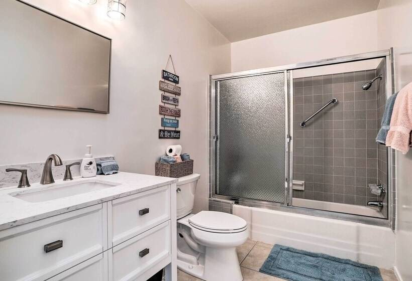 Trendy Palm Desert Home W/ Patio, Pool Access