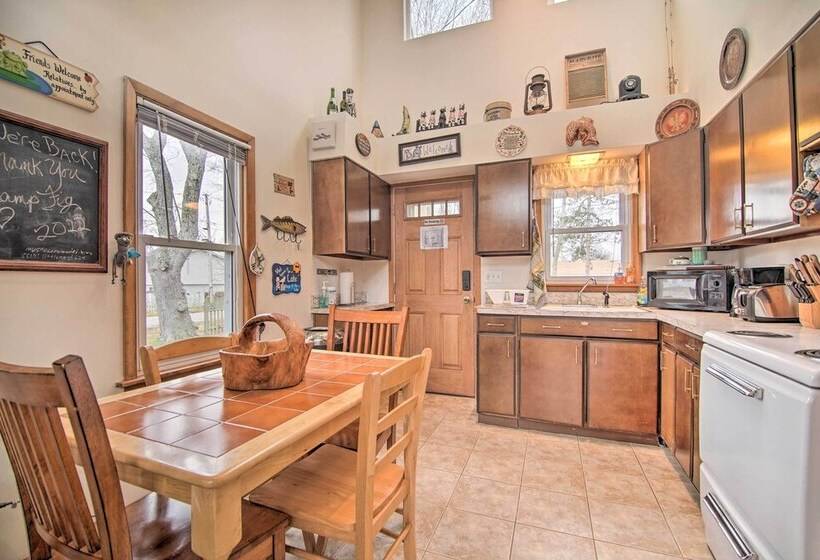 Twin Lakes Home   Walk To Lake Elizabeth!