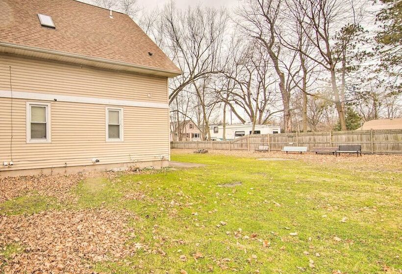 Twin Lakes Home   Walk To Lake Elizabeth!