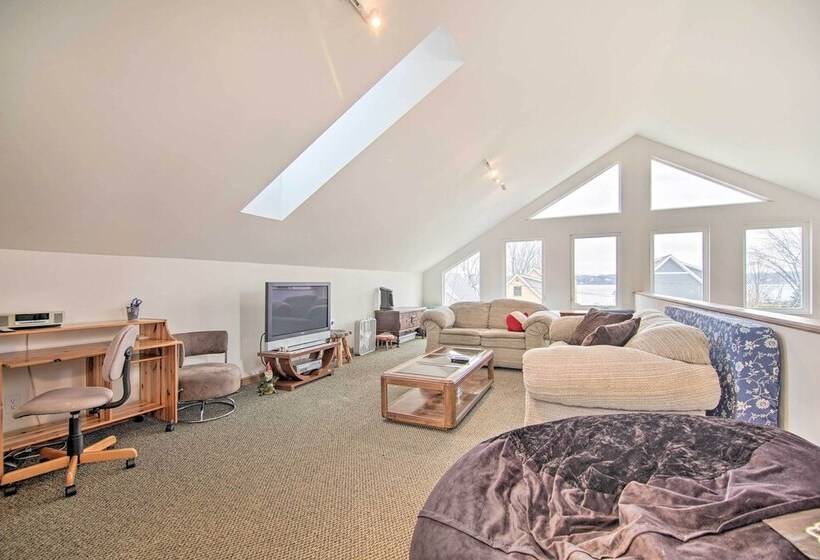 Twin Lakes Home   Walk To Lake Elizabeth!