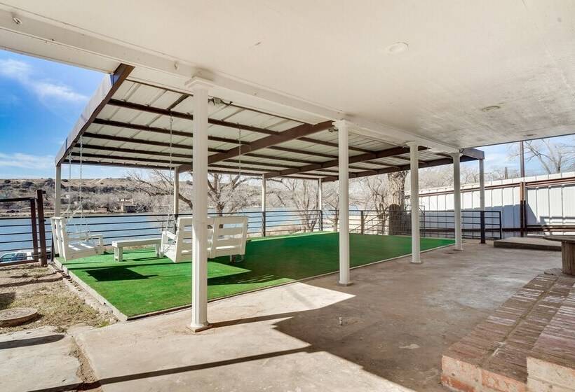 Updated Buffalo Springs House On The Lake!