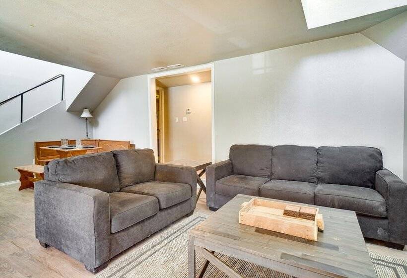 Updated Buffalo Springs House On The Lake!