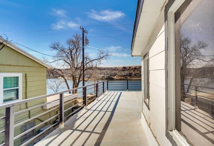 Updated Buffalo Springs House On The Lake!