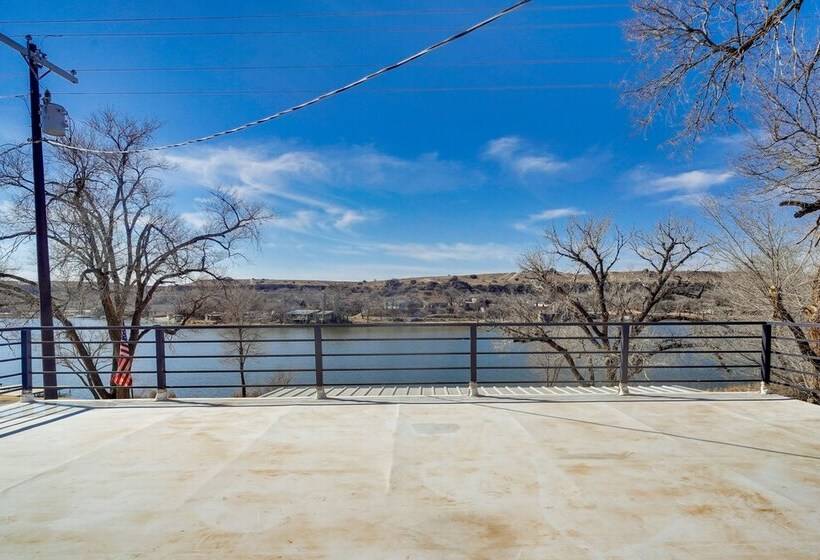 Updated Buffalo Springs House On The Lake!