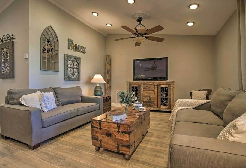 Updated Home With Pool < 9 Miles To Pompano Beach!