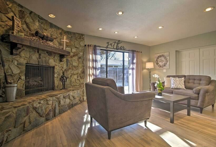 Updated Home With Pool < 9 Miles To Pompano Beach!