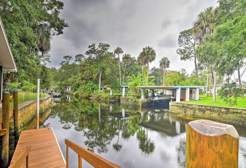 Updated Rustic Yankeetown Home W/ Lanai & Dock