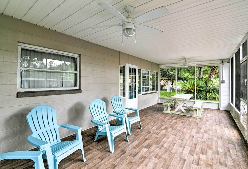 Updated Rustic Yankeetown Home W/ Lanai & Dock