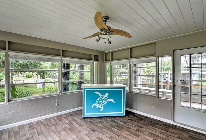 Updated Rustic Yankeetown Home W/ Lanai & Dock