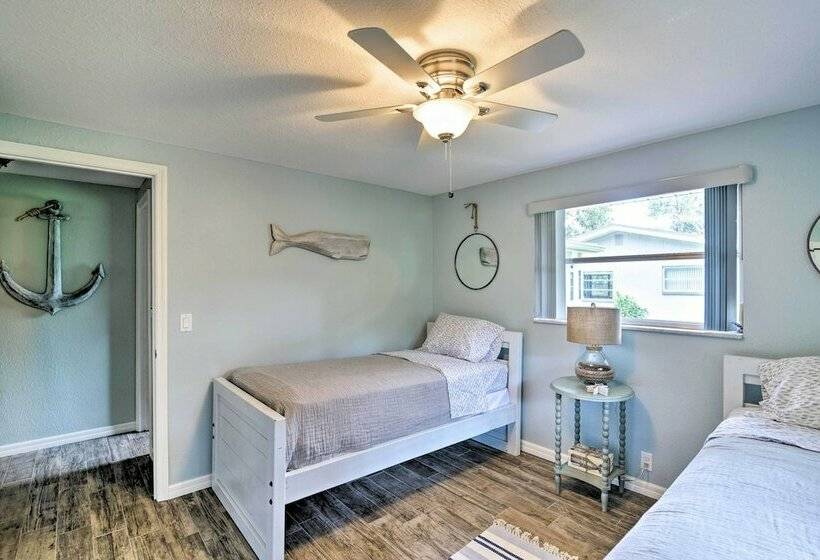 Updated Rustic Yankeetown Home W/ Lanai & Dock