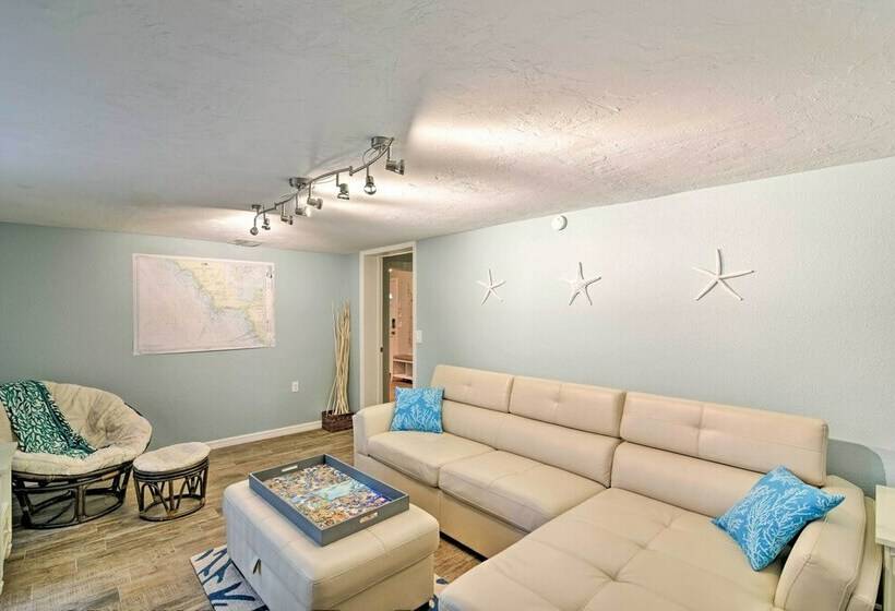 Updated Rustic Yankeetown Home W/ Lanai & Dock