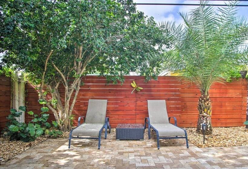 Upscale Home W/ Hot Tub: Walking Distance To Beach