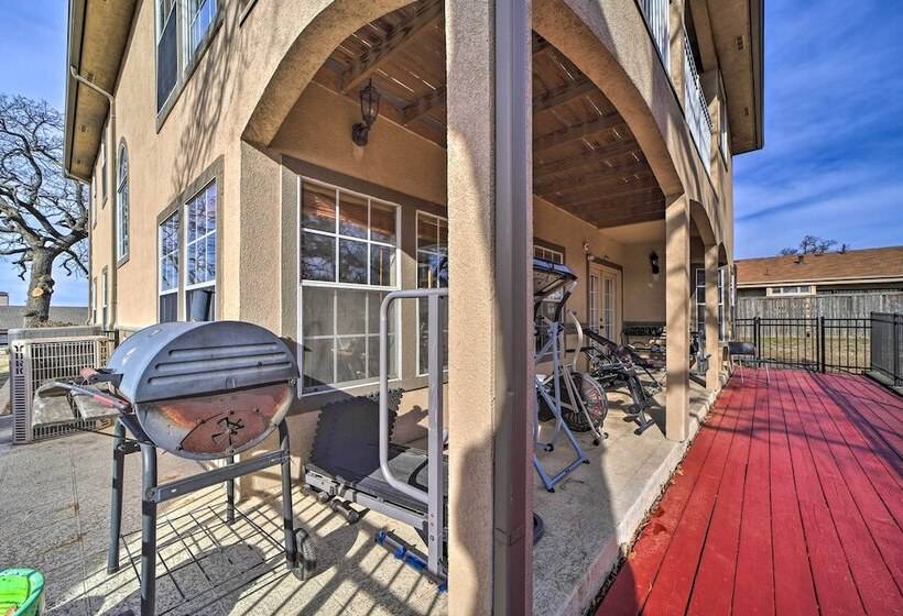 Upscale Home W/ Views & Game Room!