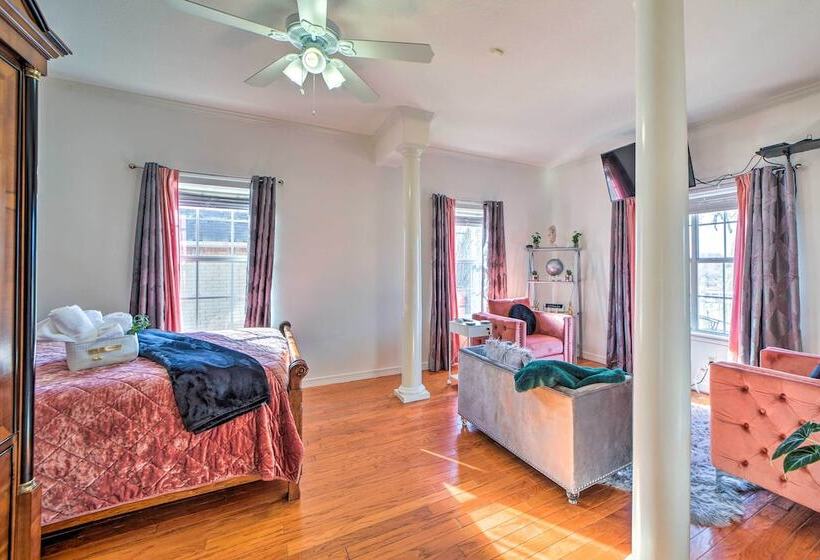 Upscale Home W/ Views & Game Room!