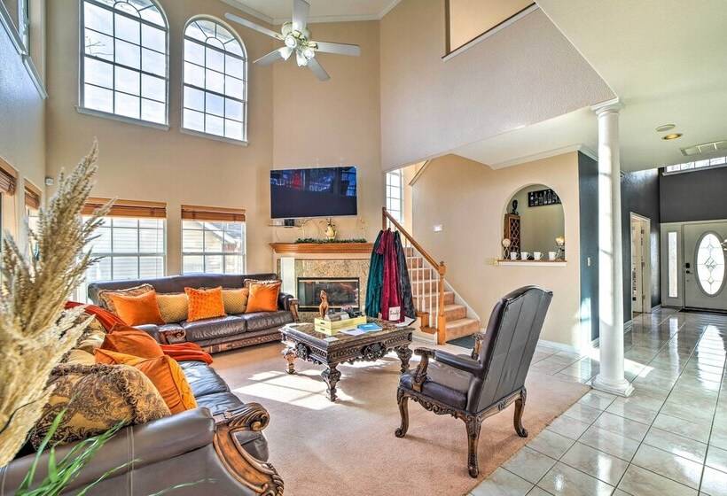 Upscale Home W/ Views & Game Room!