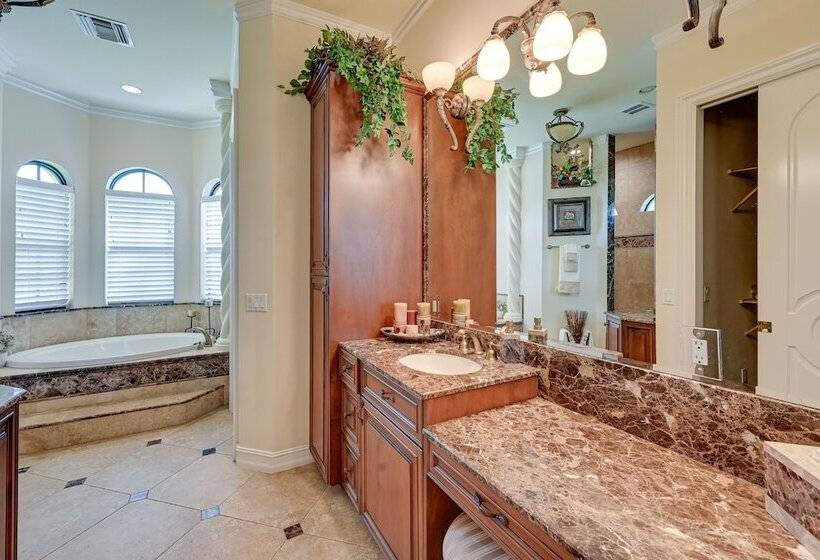 Upscale Marco Island Home W/ Pool, 1 Mi To Beach