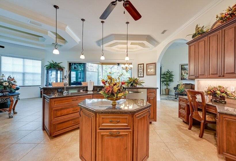 Upscale Marco Island Home W/ Pool, 1 Mi To Beach