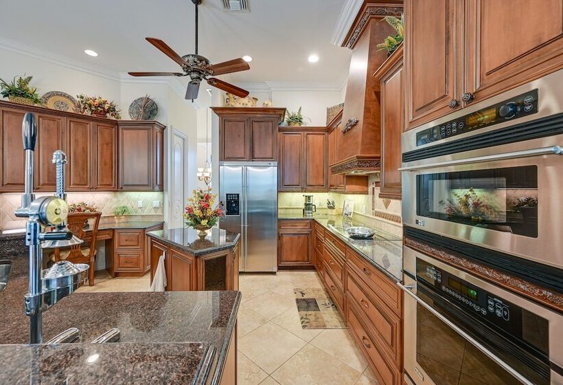 Upscale Marco Island Home W/ Pool, 1 Mi To Beach
