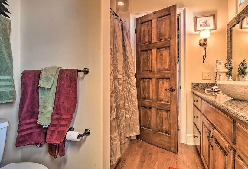 Upscale Mountain Escape W/ View, 10 Mi To Dwtn!