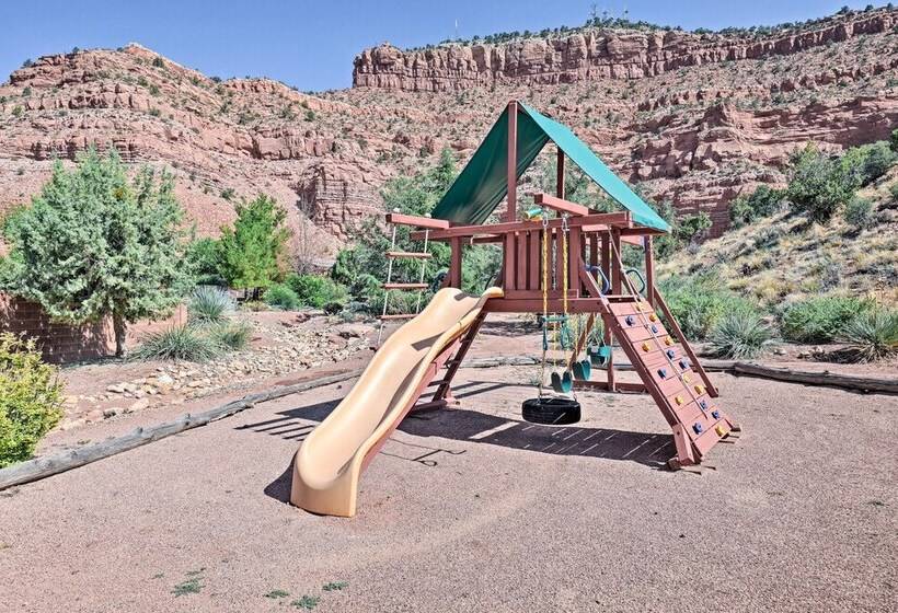 Kanabin  Near Zion Np: Luxe Home W/ Fire Pit!