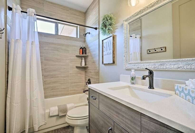 Kanabin  Near Zion Np: Luxe Home W/ Fire Pit!