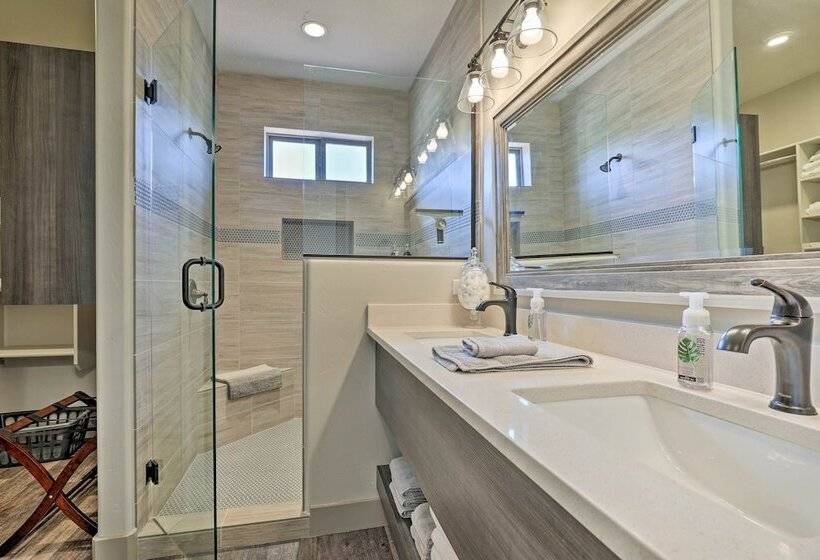 Kanabin  Near Zion Np: Luxe Home W/ Fire Pit!