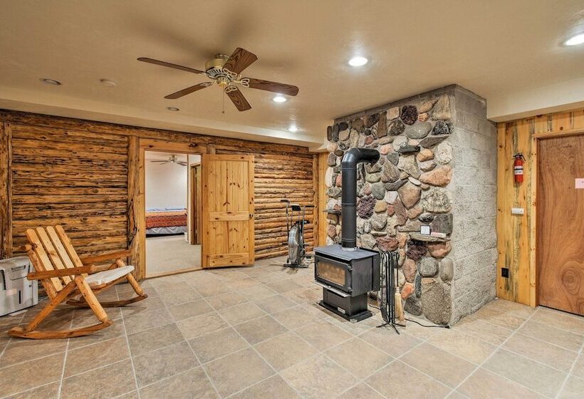 Valders Log Home Near Eea Air Show & Sheboygan!