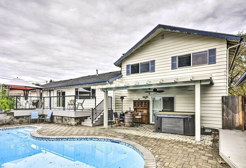 Vancouver Home W/ Hot Tub < 15 Mi To Portland!