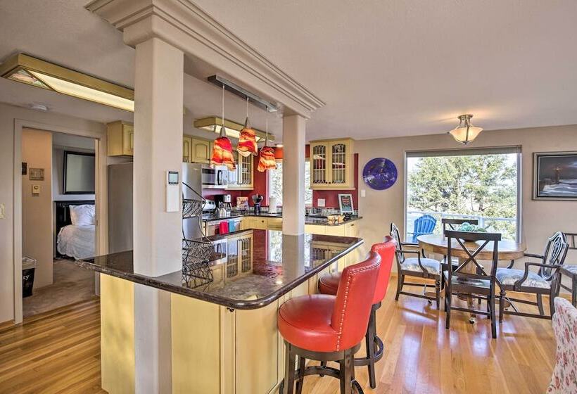 Waldport Beach House W/ Loft, Grill & Ocean Views!