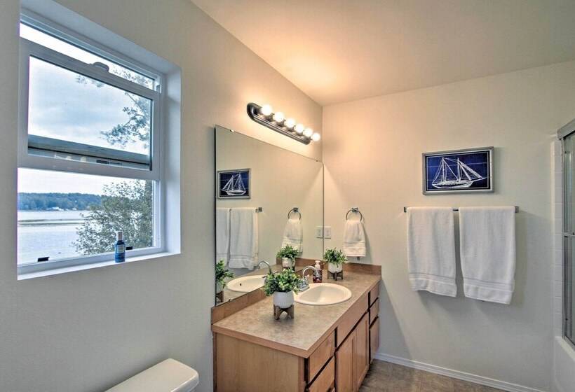 Waterfront Allyn Home With Fire Pit + 2 Kayaks!