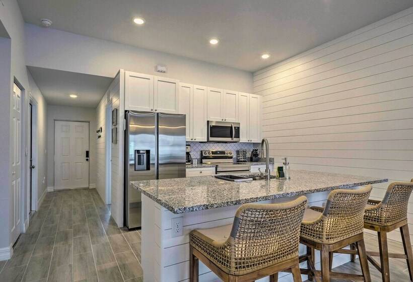 Waterfront Cape Coral Retreat W/ Heated Pool!