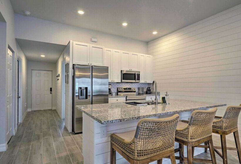 Waterfront Cape Coral Retreat W/ Heated Pool!