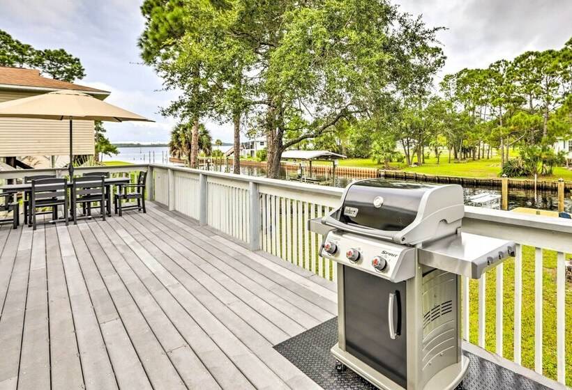 Waterfront Home: Spectacular On Site Fishing!