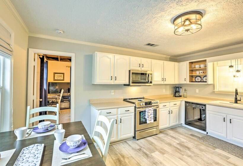 Waterfront Home: Spectacular On Site Fishing!