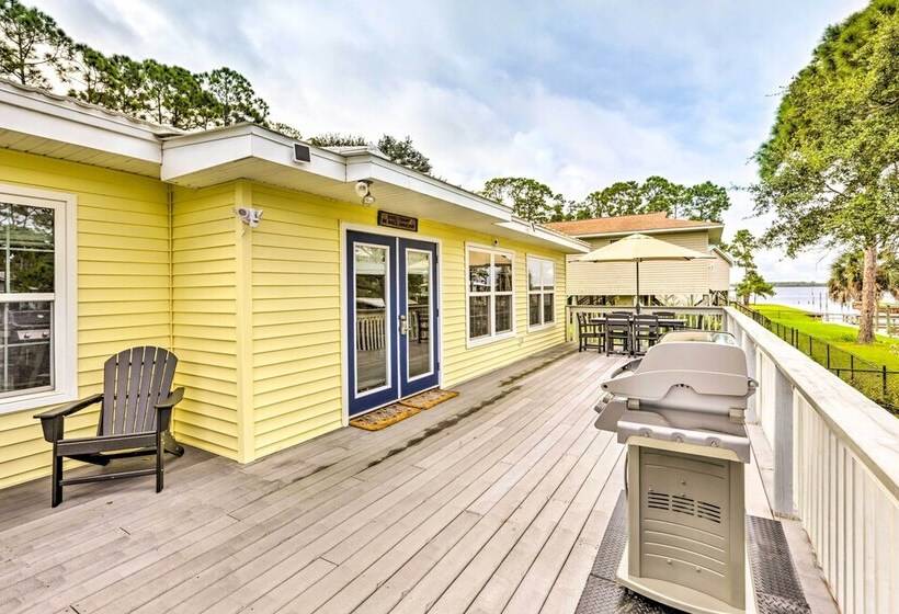 Waterfront Home: Spectacular On Site Fishing!