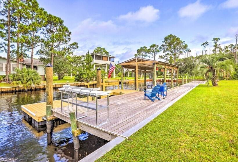Waterfront Home: Spectacular On Site Fishing!