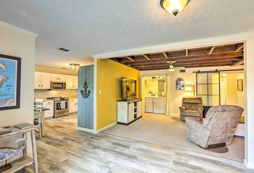 Waterfront Home: Spectacular On Site Fishing!